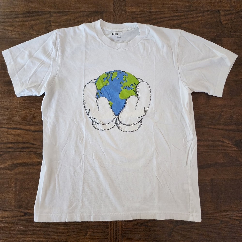 Uniqlo x KAWS "Peace for All" Globe T-shirt | Size L